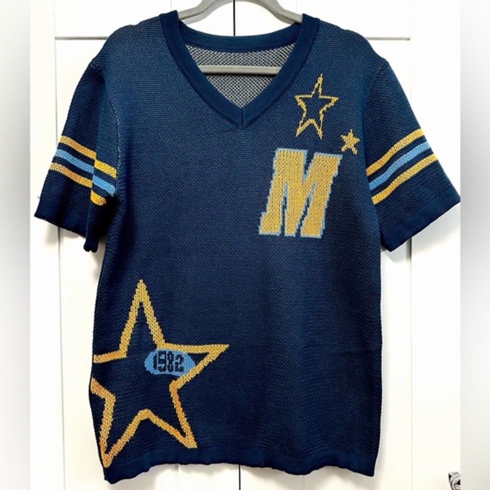 Navy and Gold Star 1982 Graphic V Neck Short Sleeve Sweater Sz LG NEW!